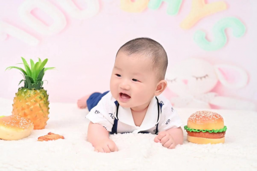 六盘水宝宝在妈妈肚子里
